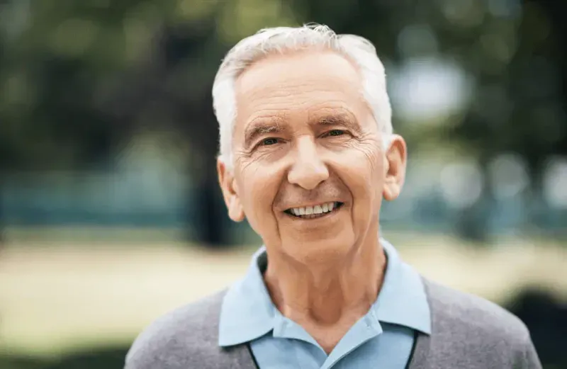 Anciano sonriendo